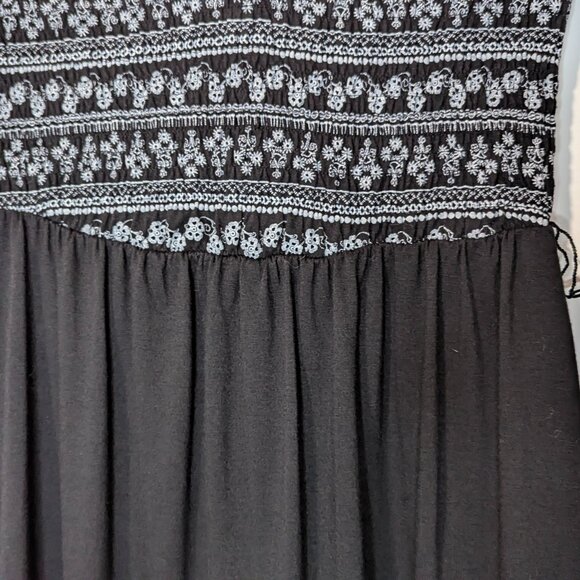 ✨ No Boundaries Black & White Summer Maxi Dress (Size M 7–9) 🖤🤍👗 - Picture 5 of 12